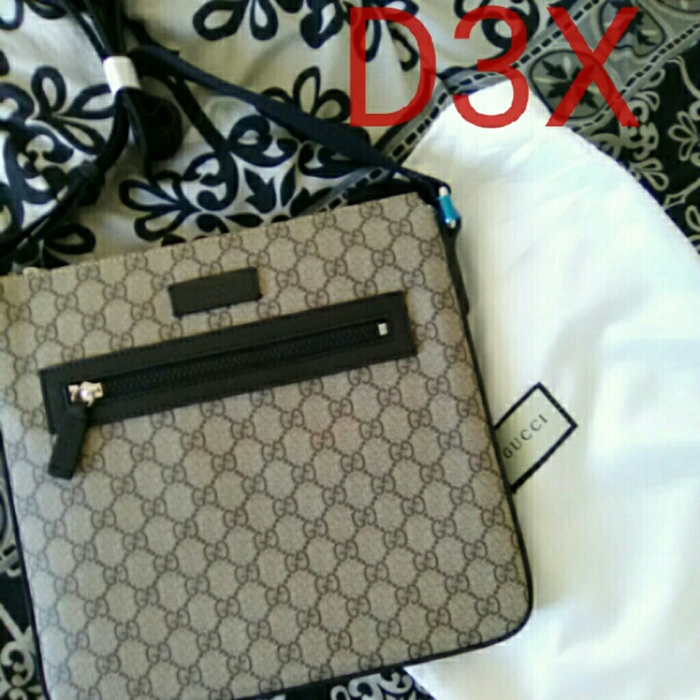 Authorized Gucci GG Supreme Messenger Bag